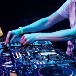 Nonstop Vinahouse Mãi Một Tình Yêu